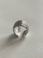 Load image into Gallery viewer, Classic Acacia Ring - Silver
